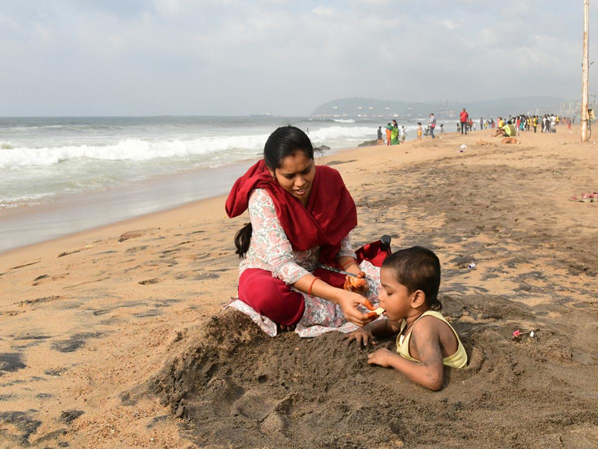 friendship day celebrations at visakhapatnam beach Photos17
