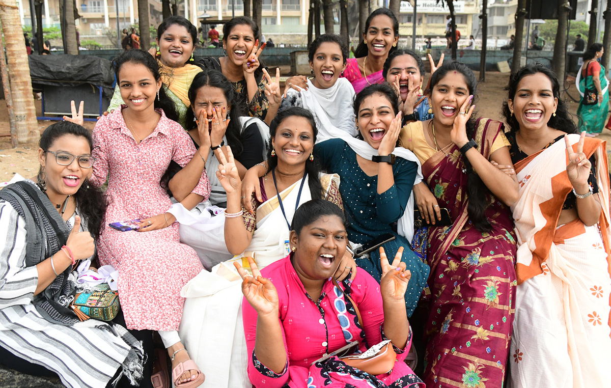 friendship day celebrations at visakhapatnam beach Photos18