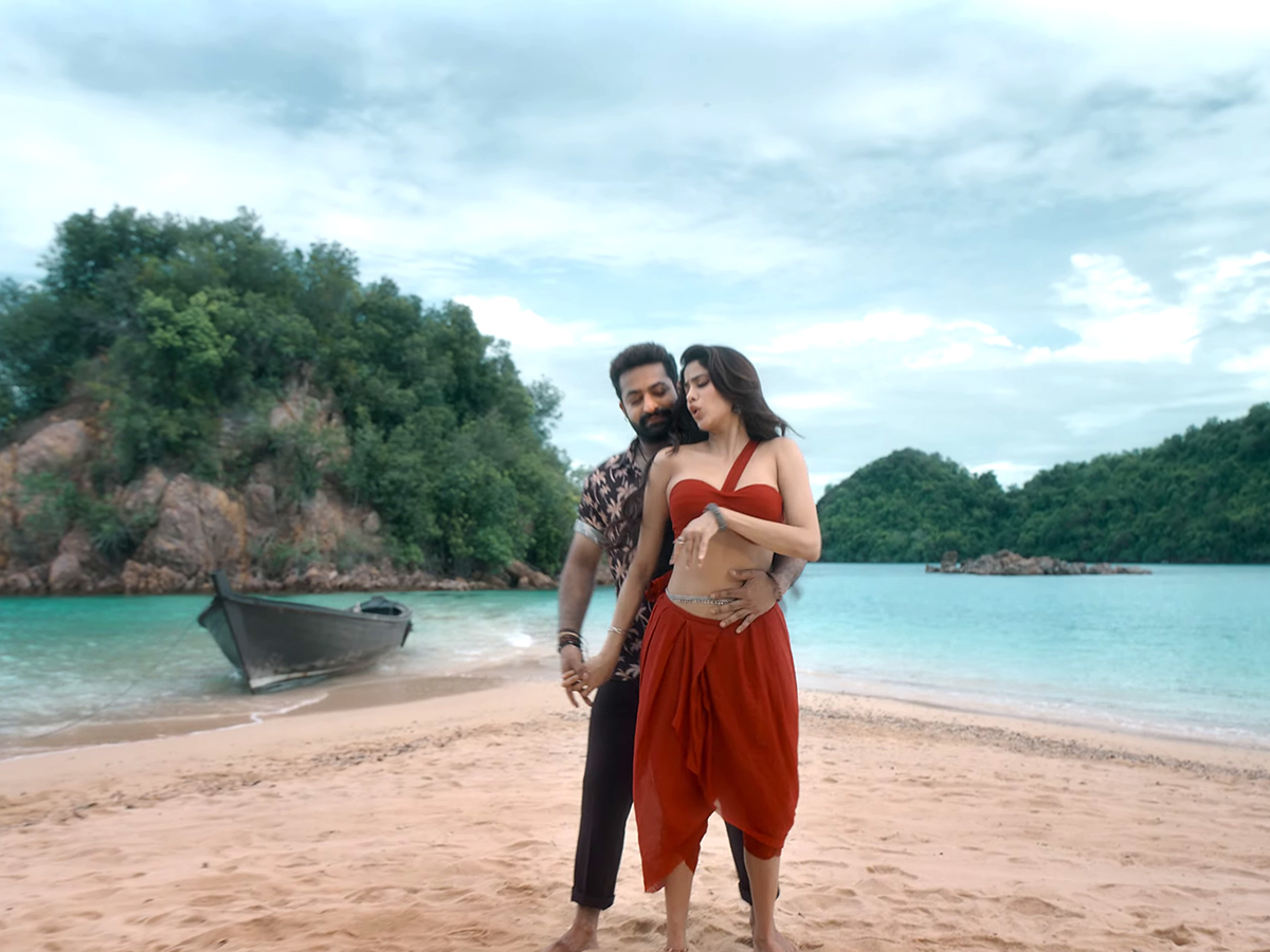 Jr NTR And Janhvi Kapoor Devara 2nd Song 12