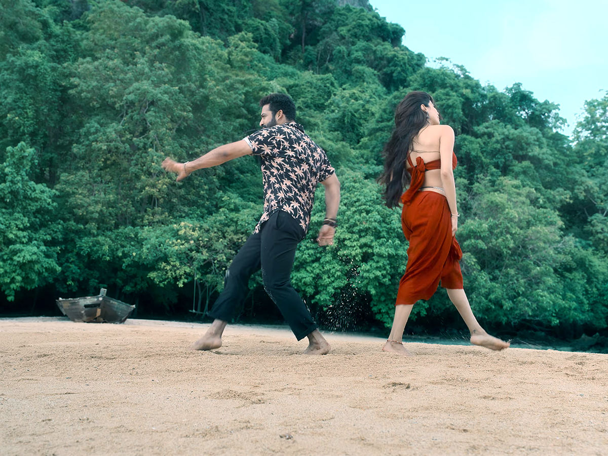 Jr NTR And Janhvi Kapoor Devara 2nd Song 15
