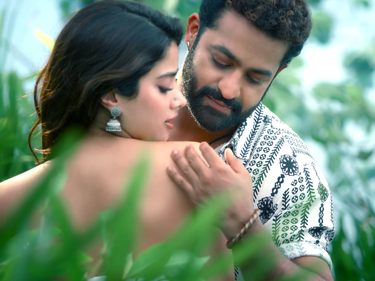Jr NTR And Janhvi Kapoor Devara 2nd Song 16