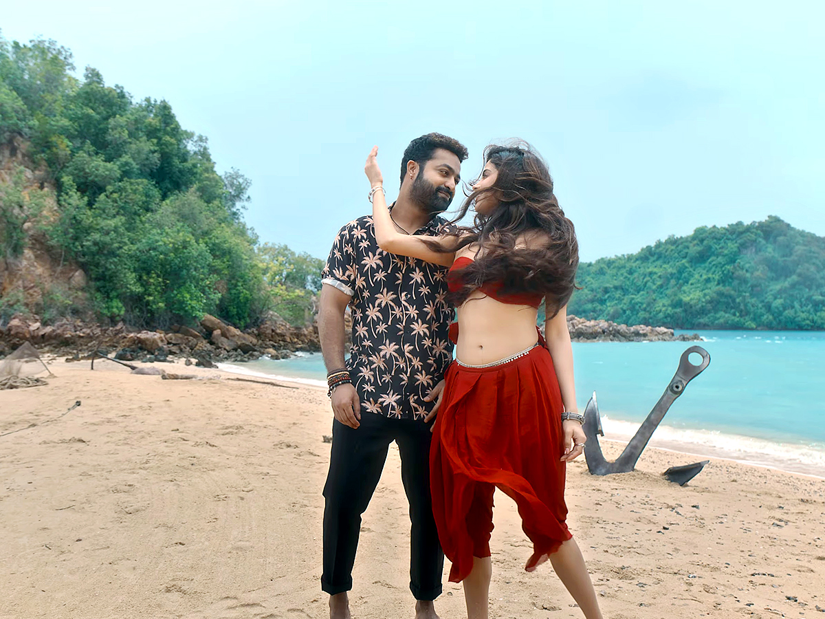 Jr NTR And Janhvi Kapoor Devara 2nd Song 28