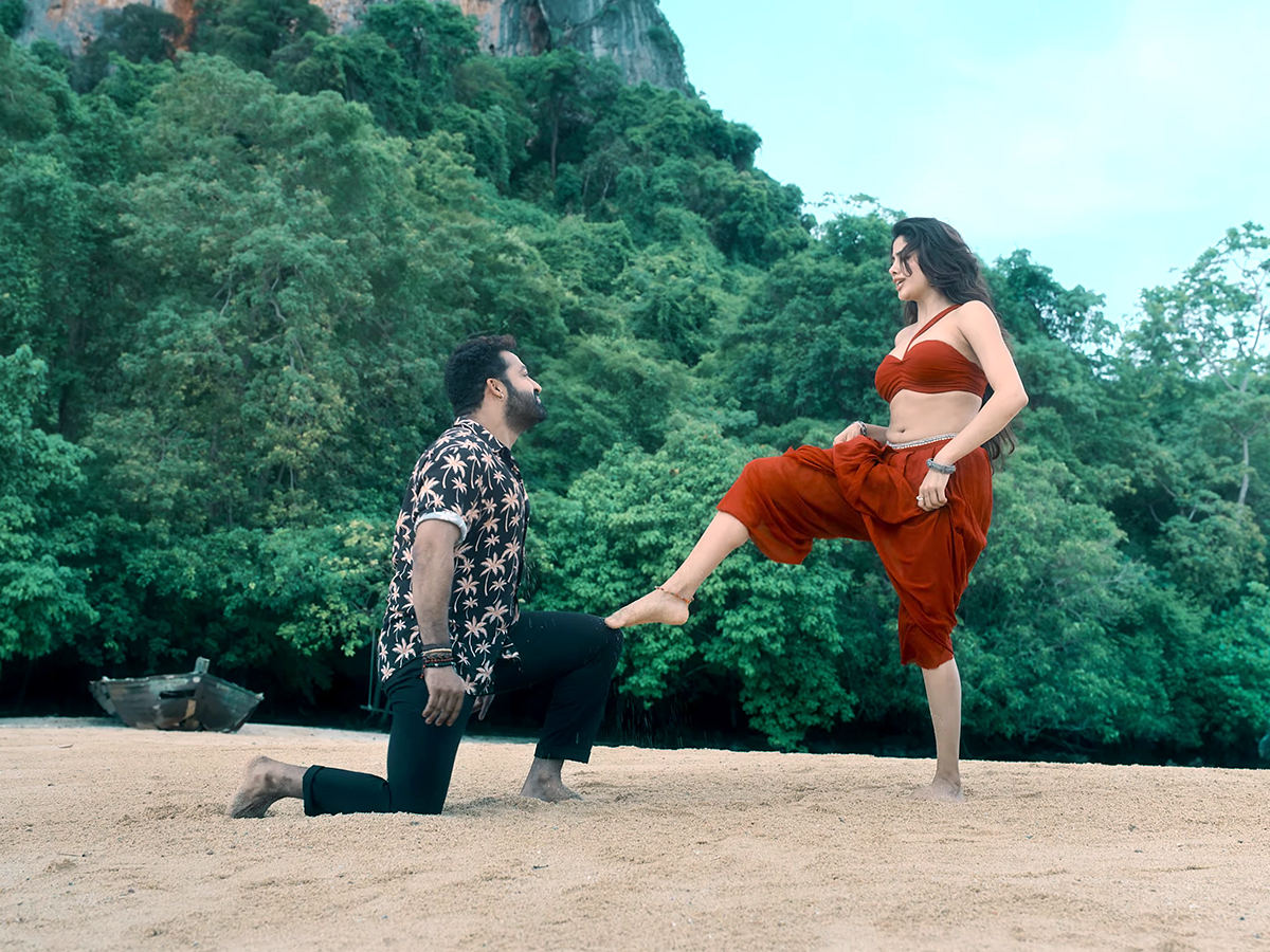 Jr NTR And Janhvi Kapoor Devara 2nd Song 5