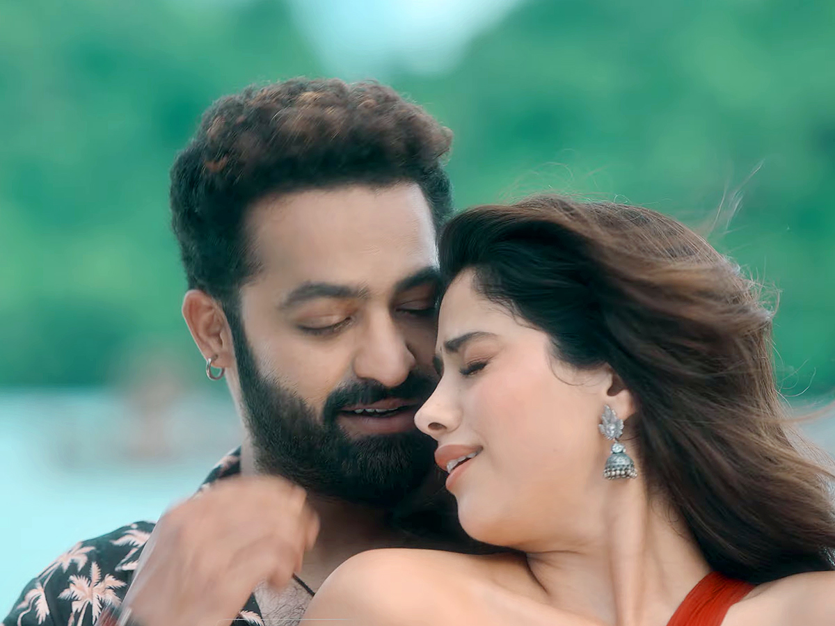 Jr NTR And Janhvi Kapoor Devara 2nd Song 8