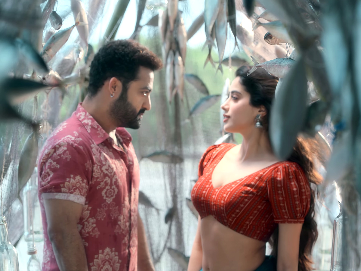 Jr NTR And Janhvi Kapoor Devara 2nd Song 9
