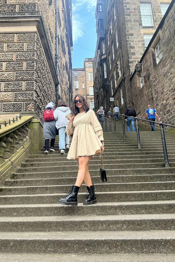 Actress Mrunal Thakur Enjoying Her Vacation In Scotland Photos9