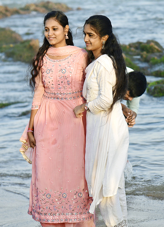 friendship day celebrations at visakhapatnam beach Photos12