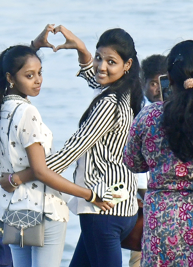 friendship day celebrations at visakhapatnam beach Photos14