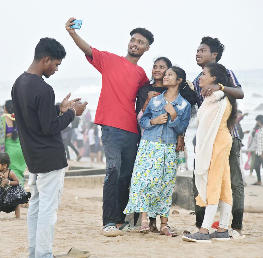 friendship day celebrations at visakhapatnam beach Photos3