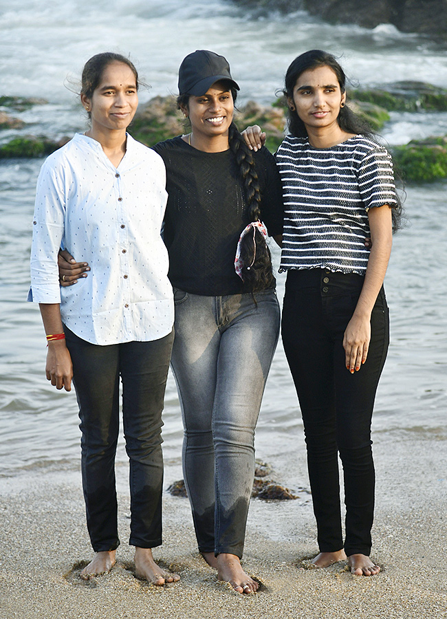 friendship day celebrations at visakhapatnam beach Photos9
