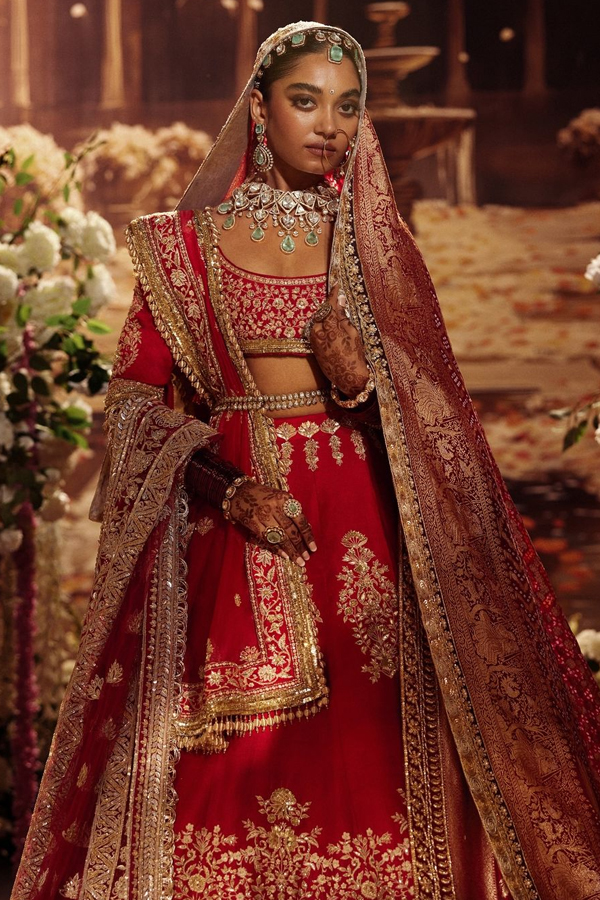 Manish Malhotra's Latest Styles For Brides Photos Viral14