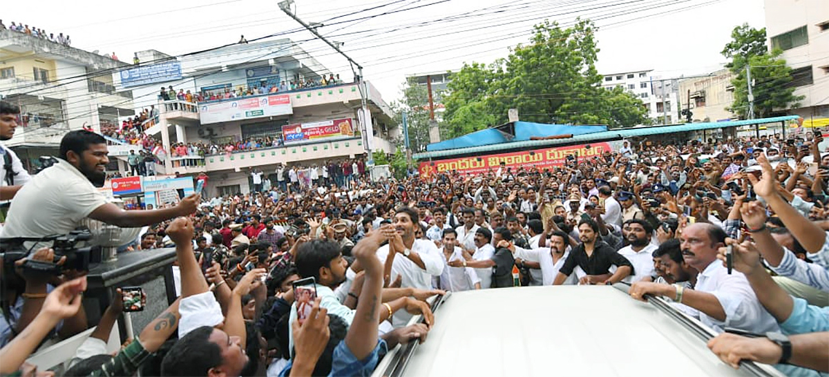 YS Jagan visits party activist at hospital Vijayawada16