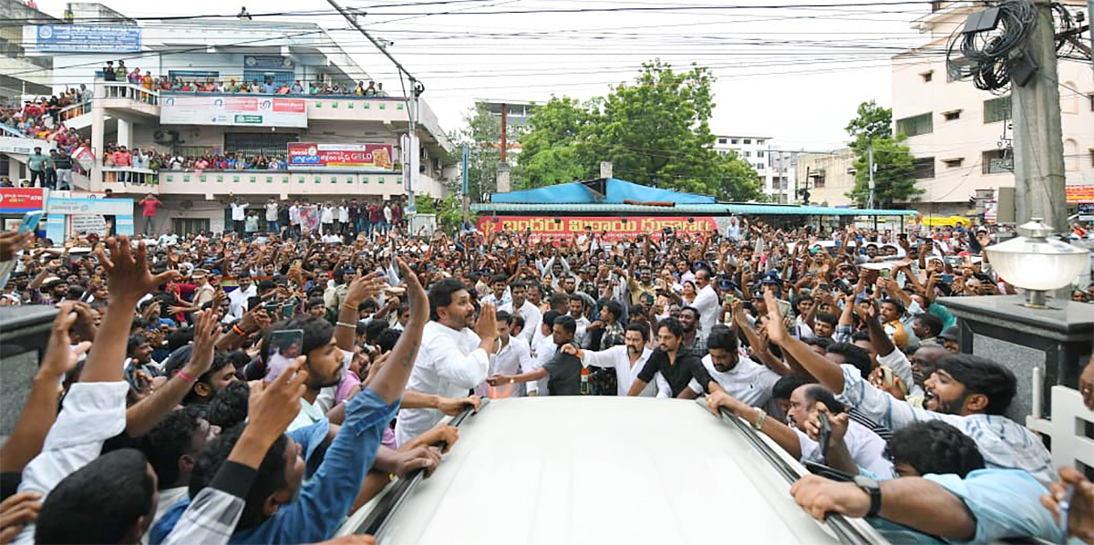 YS Jagan visits party activist at hospital Vijayawada7