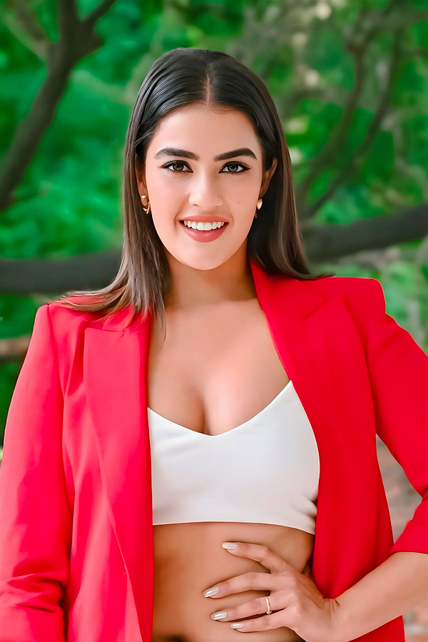 Actress DoubleiSmart Kavya Thapar Latest Photos Goes Viral in Social Media 2