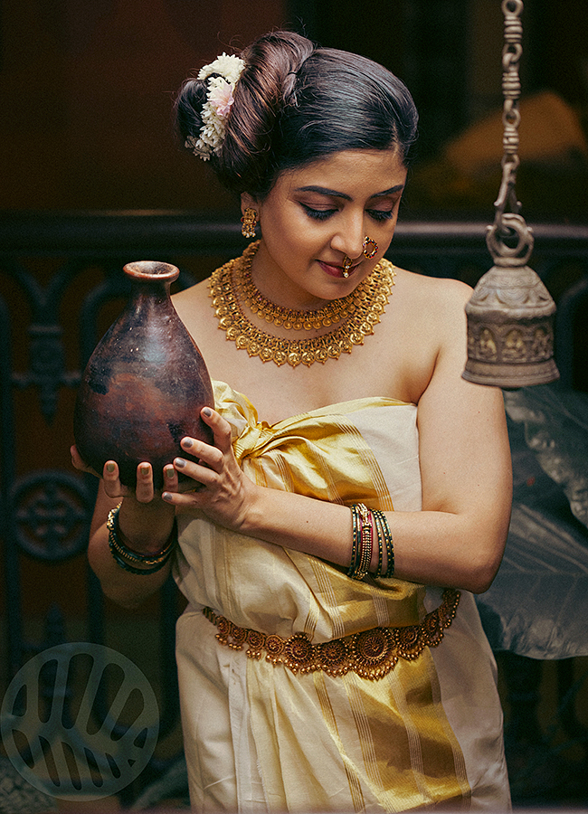 Actress Poonam Kaur Kerala Royal Clan on National Handloom Day13