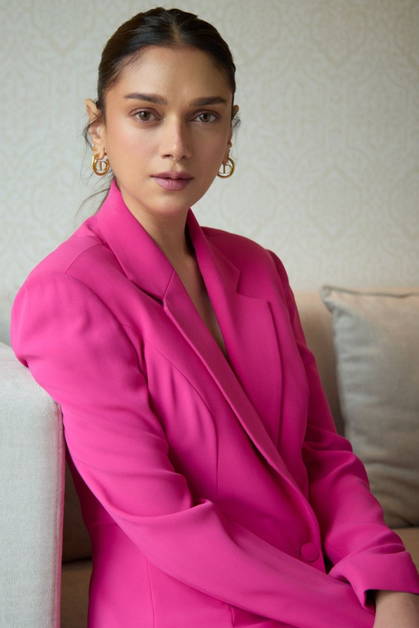 Actress Aditi Rao Hydari Dazzling Photos In Pink Blazer2