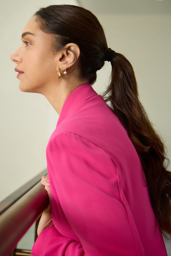 Actress Aditi Rao Hydari Dazzling Photos In Pink Blazer7