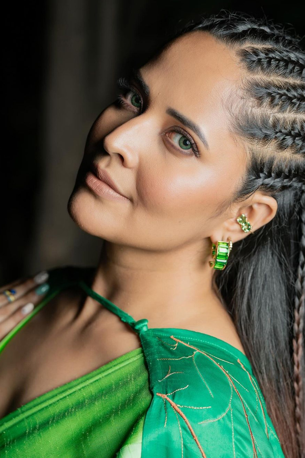 Anchor Anasuya Bharadwaj Stunning Photos In Green Saree2