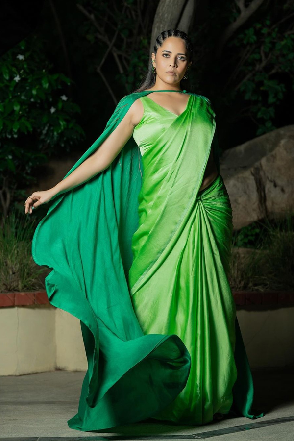 Anchor Anasuya Bharadwaj Stunning Photos In Green Saree4