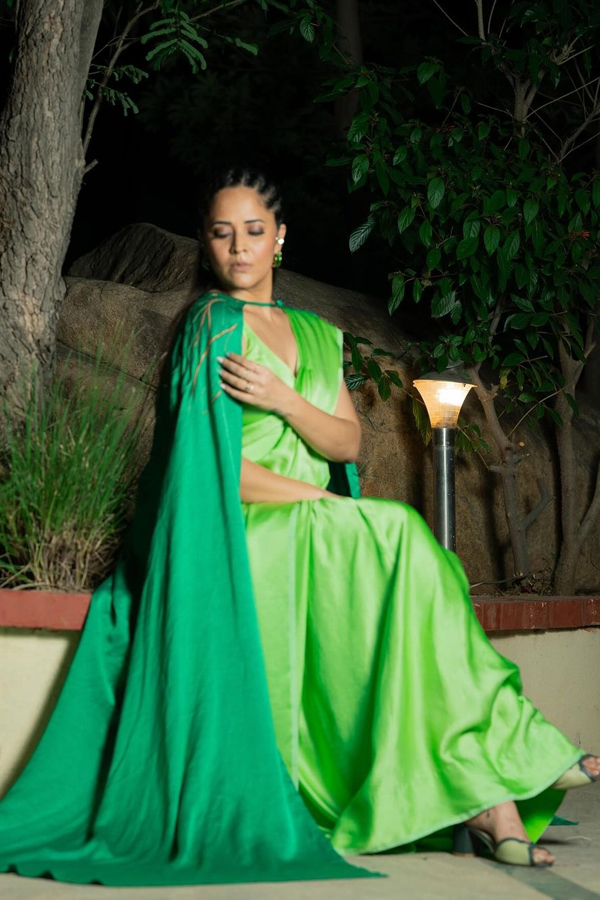 Anchor Anasuya Bharadwaj Stunning Photos In Green Saree5
