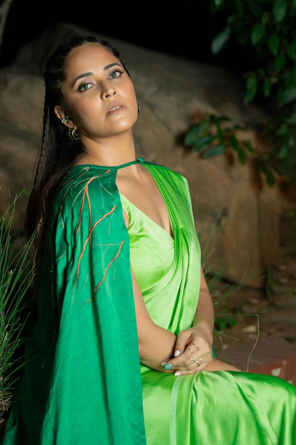 Anchor Anasuya Bharadwaj Stunning Photos In Green Saree6