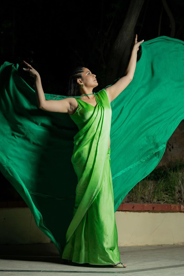 Anchor Anasuya Bharadwaj Stunning Photos In Green Saree10