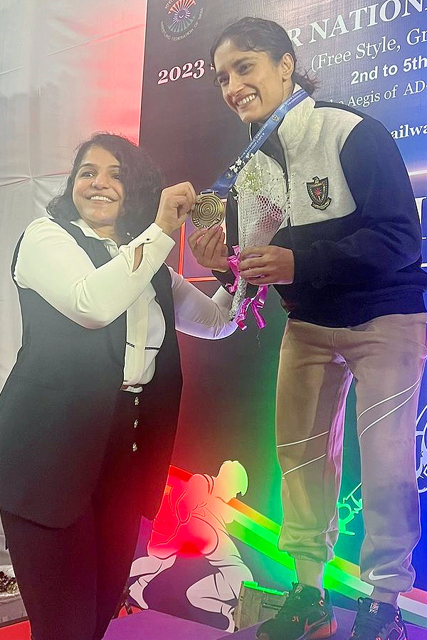 Indian Wrestler Vinesh Phogat Out Of Paris Olympics Over Weight Photos10
