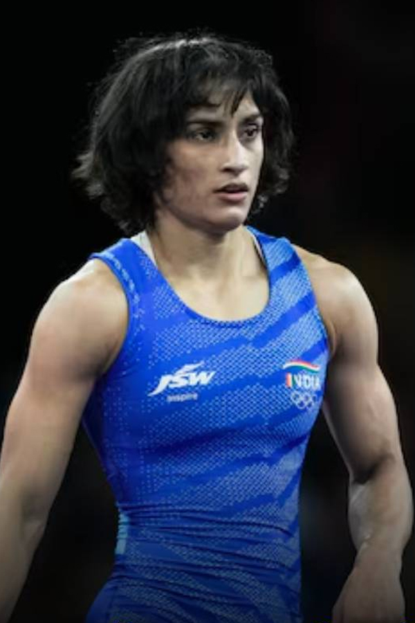 Indian Wrestler Vinesh Phogat Out Of Paris Olympics Over Weight Photos3