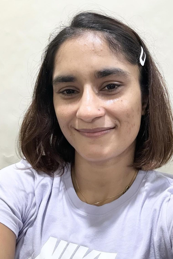 Indian Wrestler Vinesh Phogat Out Of Paris Olympics Over Weight Photos7