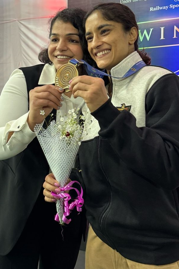 Indian Wrestler Vinesh Phogat Out Of Paris Olympics Over Weight Photos9