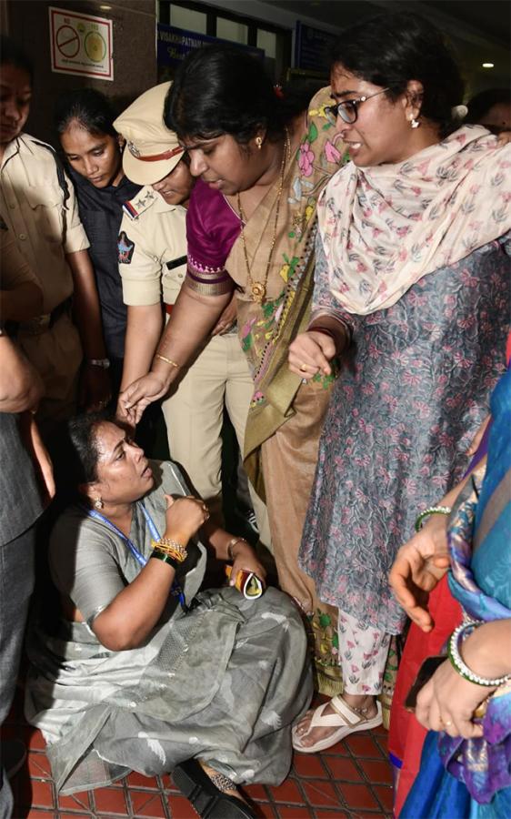 YSRCP Fights TDP Alliance Wrong Route GVMC Victory Photos15