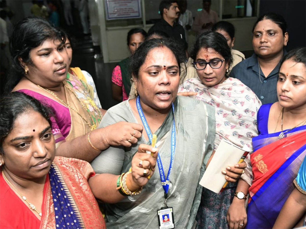 YSRCP Fights TDP Alliance Wrong Route GVMC Victory Photos17