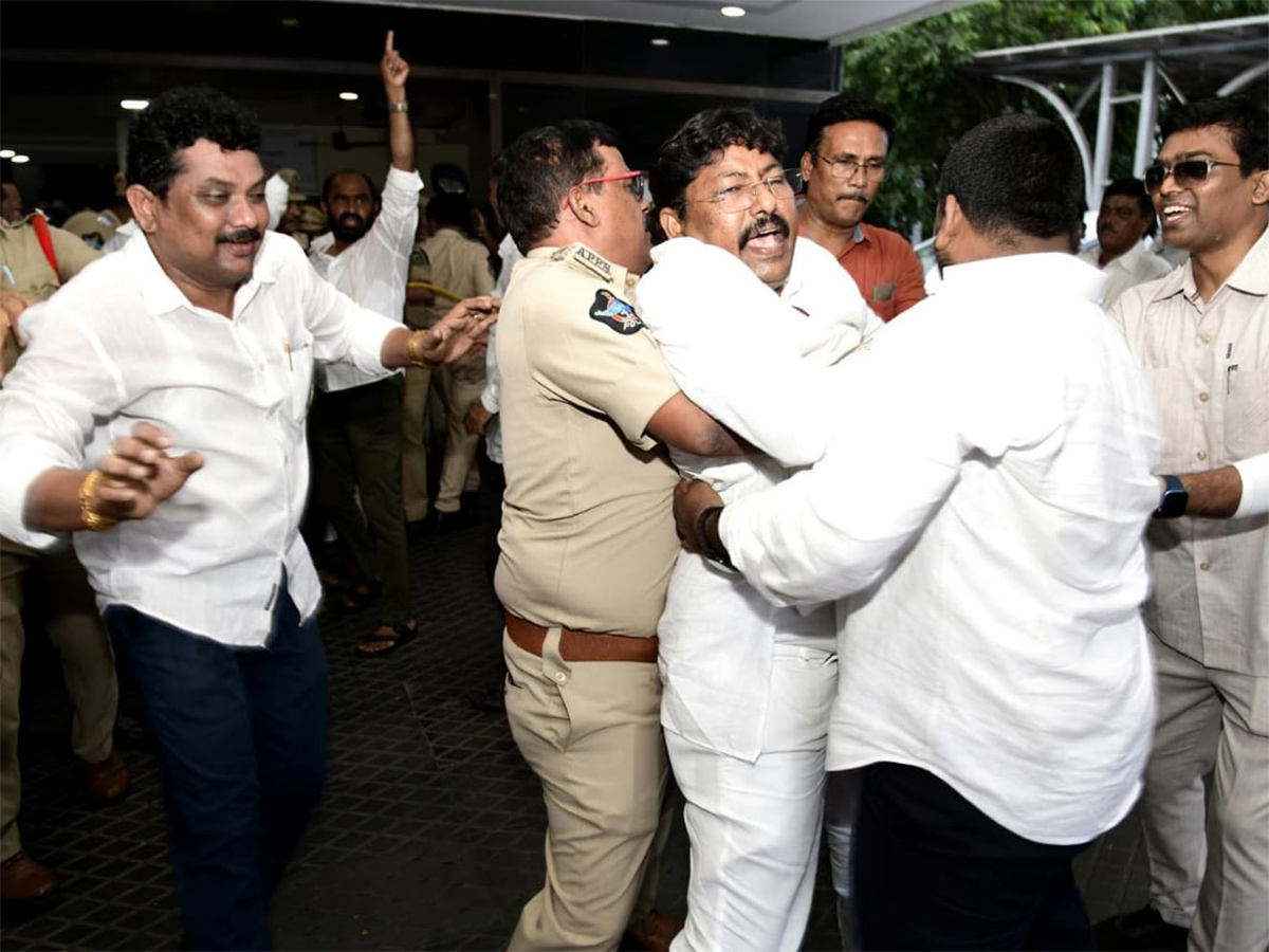 YSRCP Fights TDP Alliance Wrong Route GVMC Victory Photos4