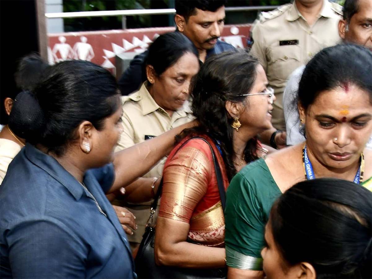 YSRCP Fights TDP Alliance Wrong Route GVMC Victory Photos8