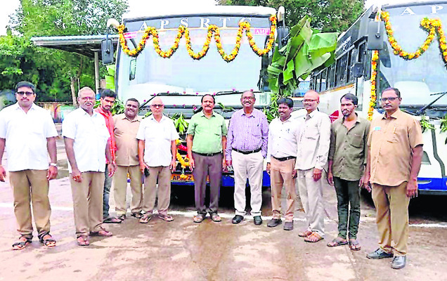 జిల్లాకు ఐదు సూపర్ లగ్జరీ బస్సులు 2