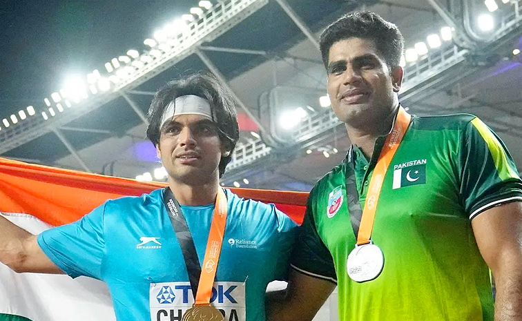 Neeraj Chopra wins silver in mens javelin, India bag hockey bronze Photos4