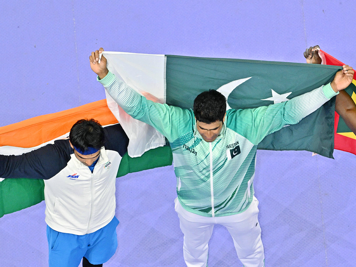 Neeraj Chopra wins silver in mens javelin, India bag hockey bronze Photos6