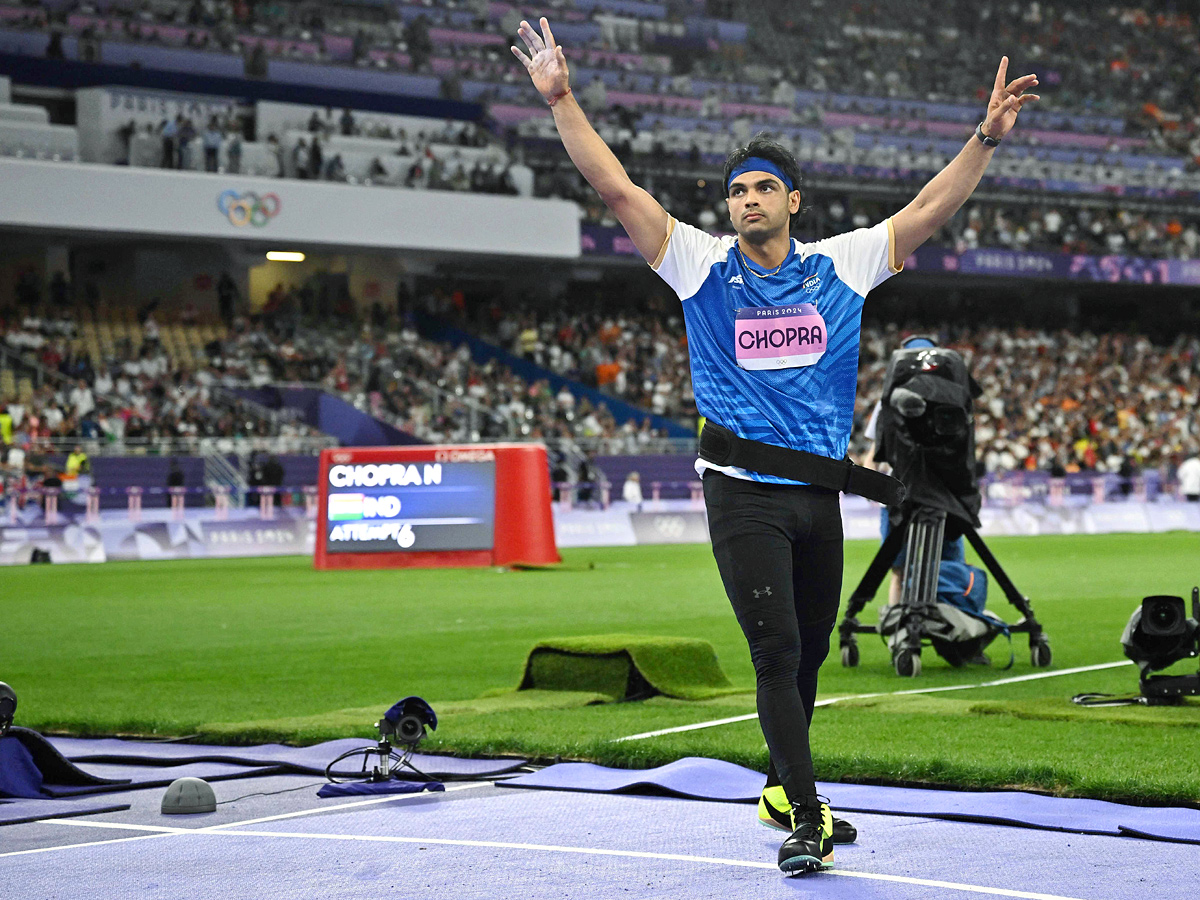 Neeraj Chopra wins silver in mens javelin, India bag hockey bronze Photos7