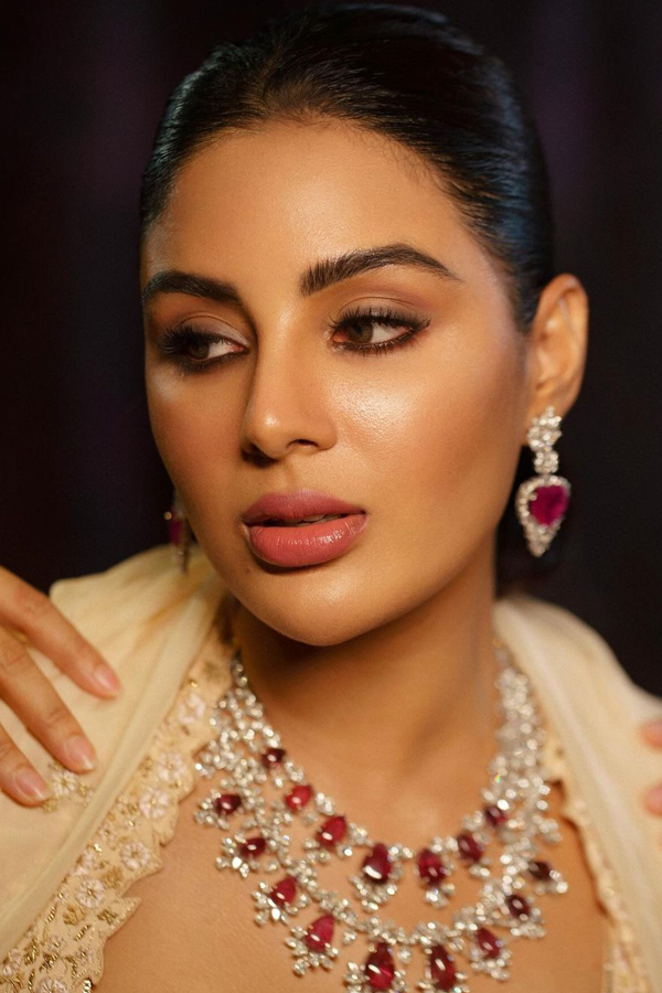 Samyuktha Menon Stunning Looks In Traditional Attire12