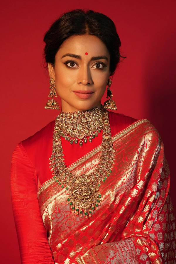 Shriya Saran Looks Like Sravana Lakshmi In Red Saree2
