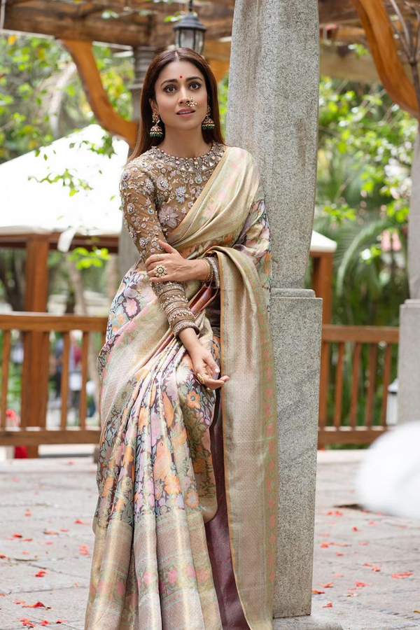 Shriya Saran Looks Like Sravana Lakshmi In Red Saree11