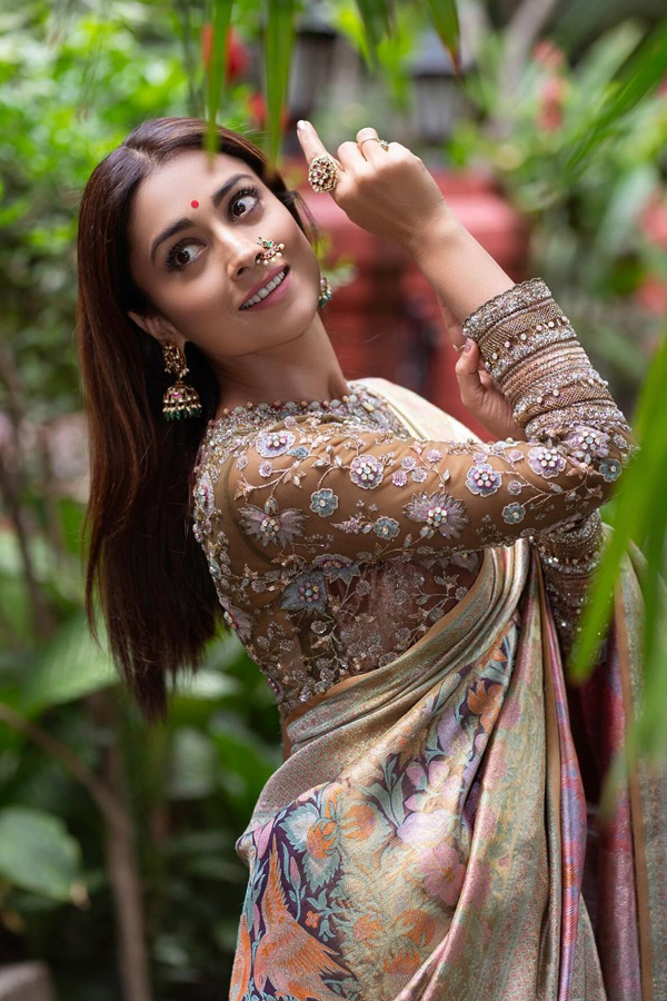Shriya Saran Looks Like Sravana Lakshmi In Red Saree12