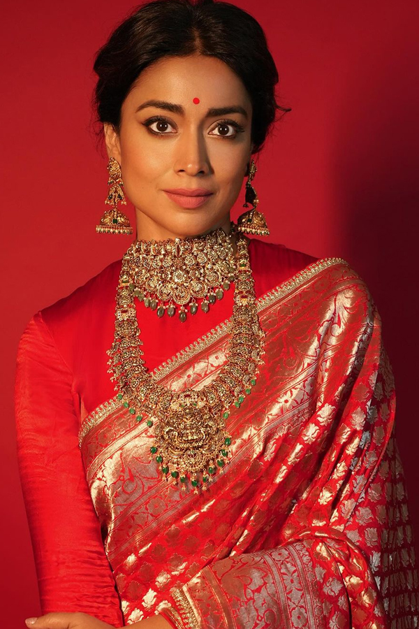 Shriya Saran Looks Like Sravana Lakshmi In Red Saree3
