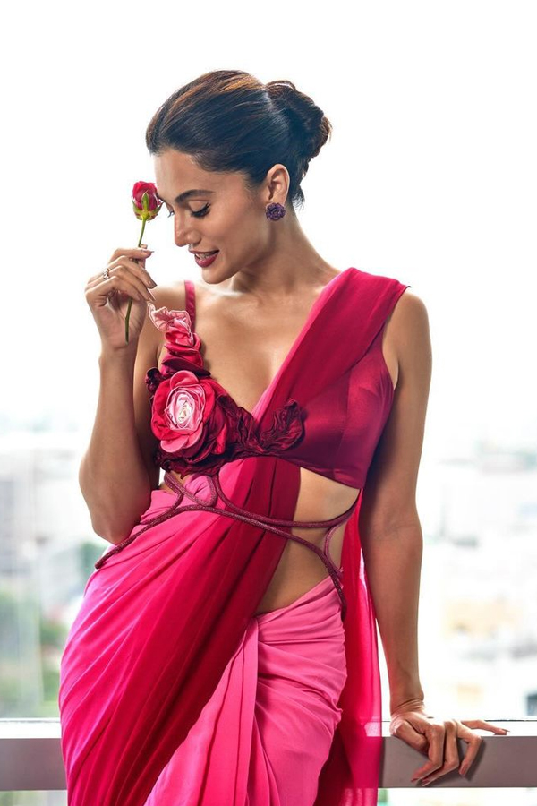 Taapsee Pannu Dazzled In Saree At Paris Olympics 2024 Photos Goes Viral8