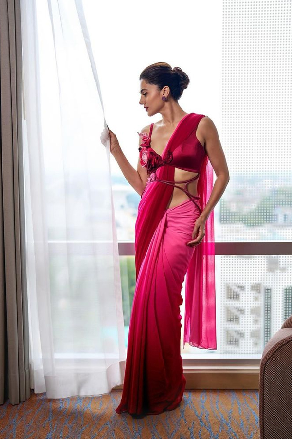Taapsee Pannu Dazzled In Saree At Paris Olympics 2024 Photos Goes Viral9