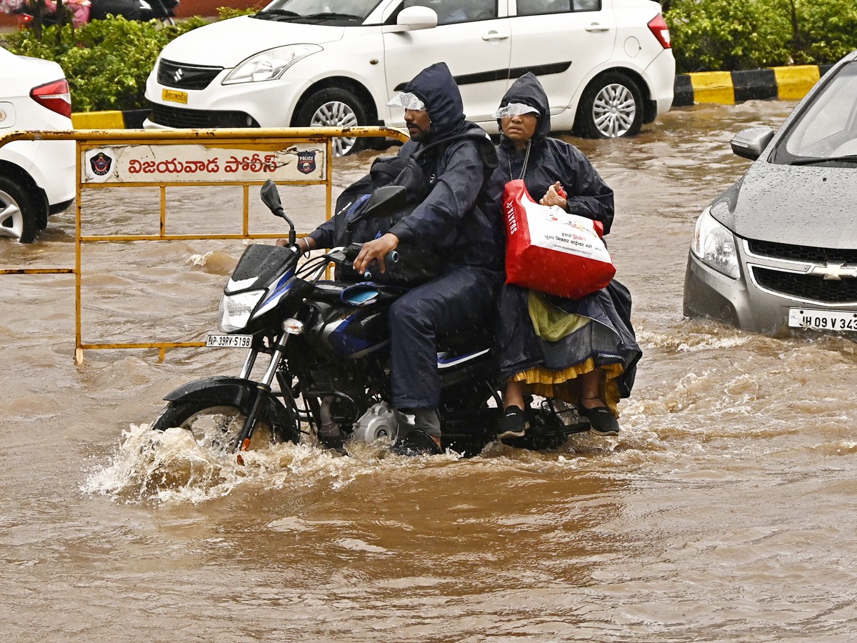 Heavy Rains And Floods In Vijayawada Photos Viral1