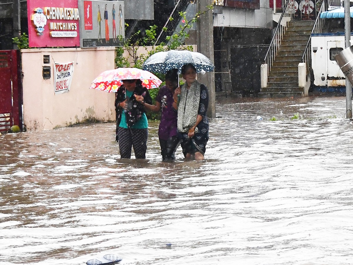 Heavy Rains And Floods In Vijayawada Photos Viral8