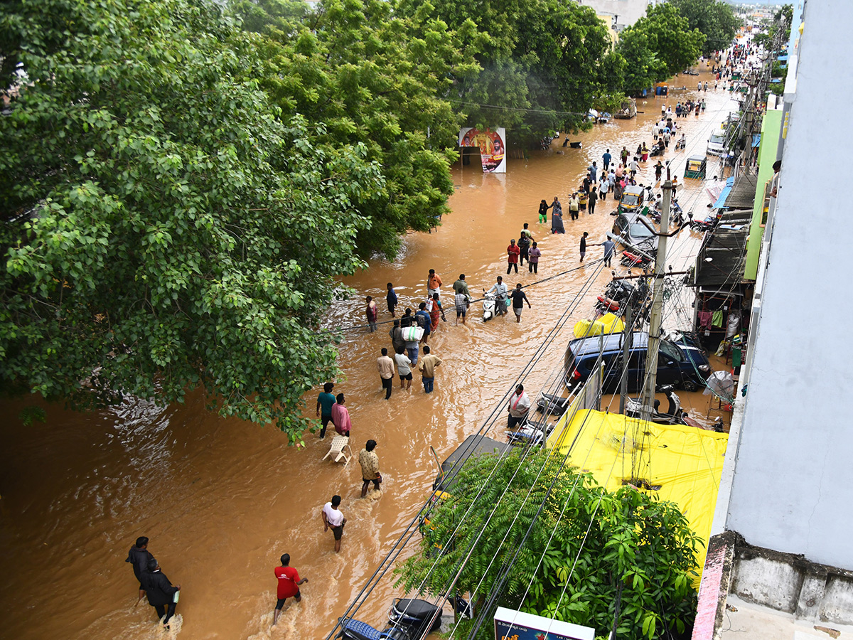 vijayawada Heavy floods today4