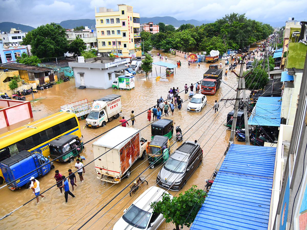 vijayawada Heavy floods today5