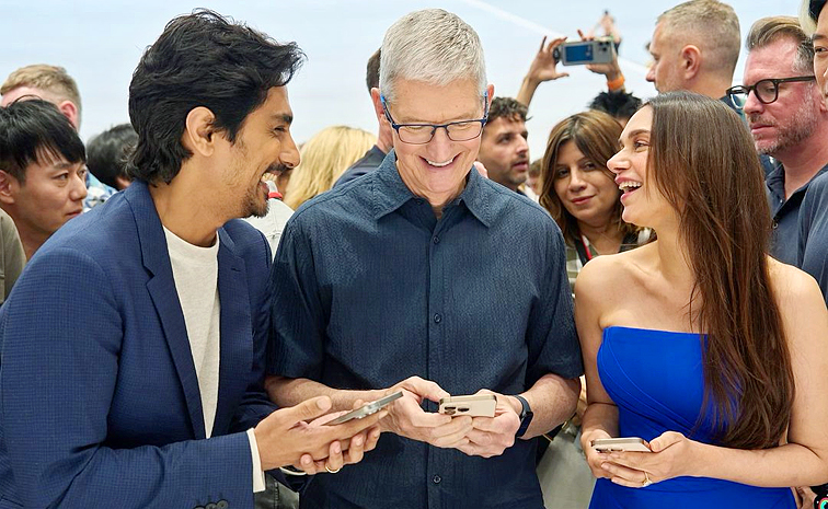 Actors Aditi Rao, Siddharth meet Apple boss Tim Cook Photos4